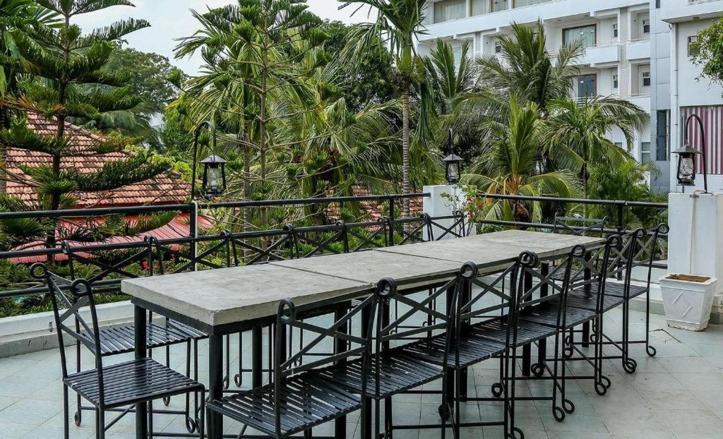Green Grass Hotel & Restaurant Jaffna Exterior photo